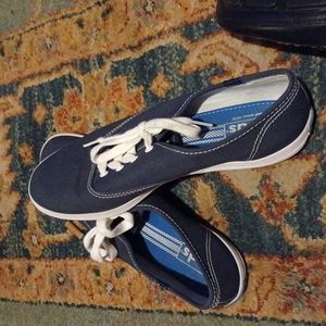 Now keds shoes for a woman size 8.5 navy blue